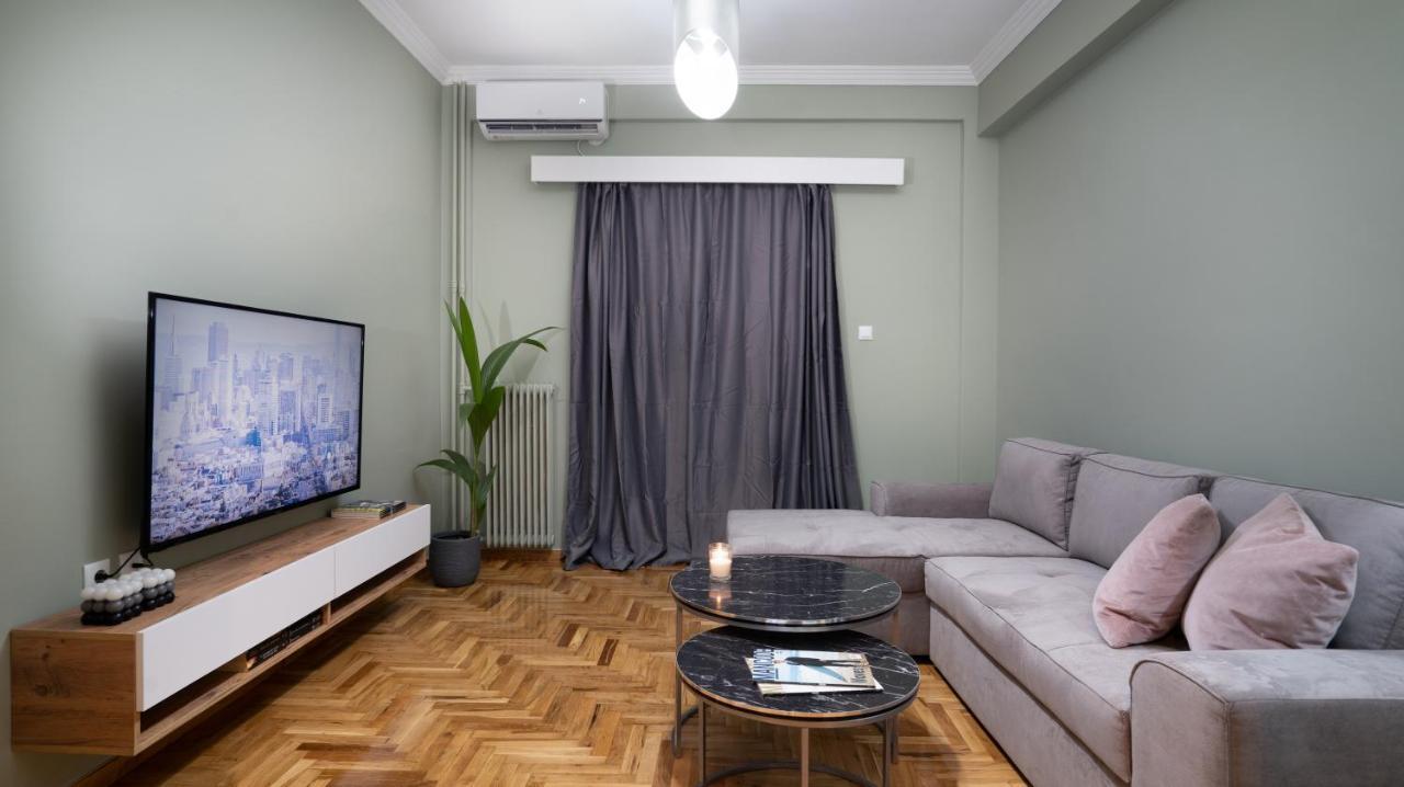 City Center Apt. On A Traffic Free Street Athena Bagian luar foto