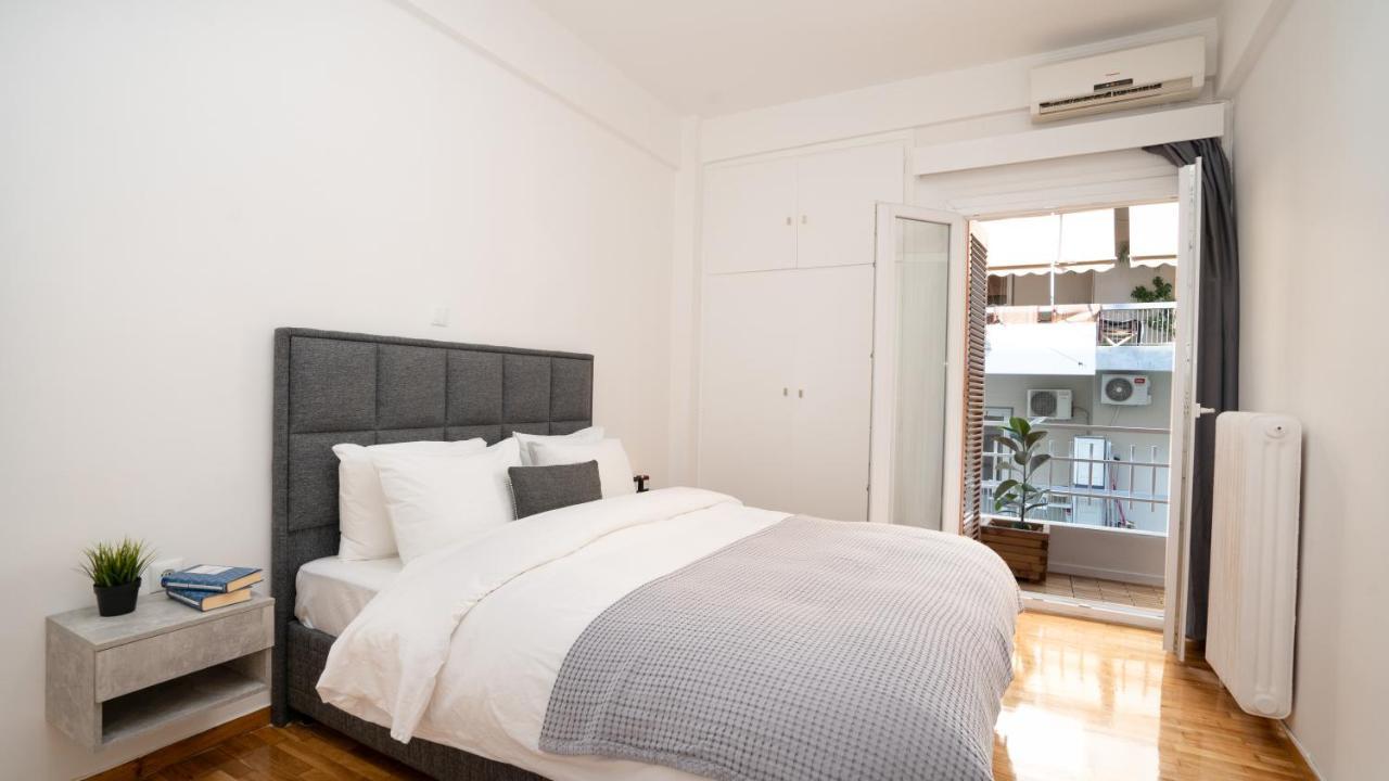 City Center Apt. On A Traffic Free Street Athena Bagian luar foto