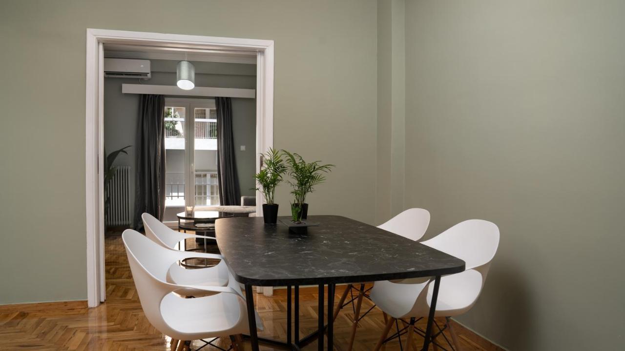 City Center Apt. On A Traffic Free Street Athena Bagian luar foto