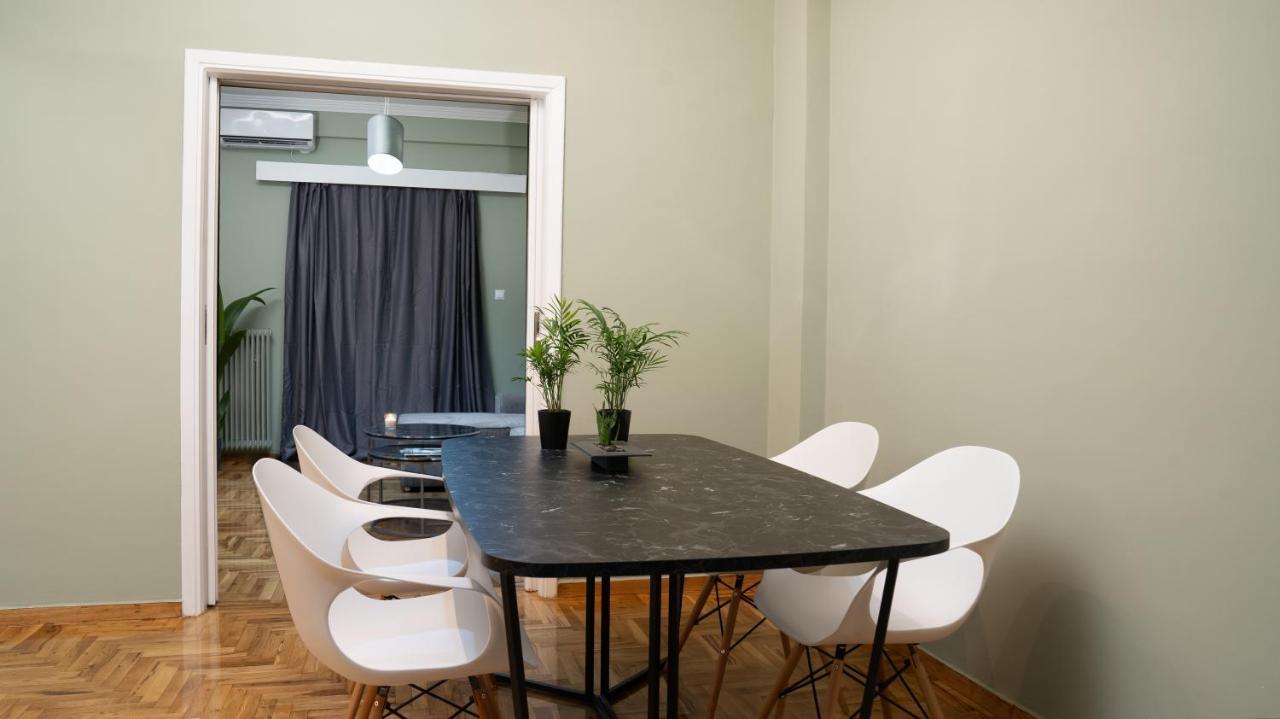City Center Apt. On A Traffic Free Street Athena Bagian luar foto
