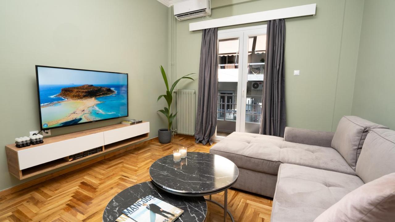 City Center Apt. On A Traffic Free Street Athena Bagian luar foto