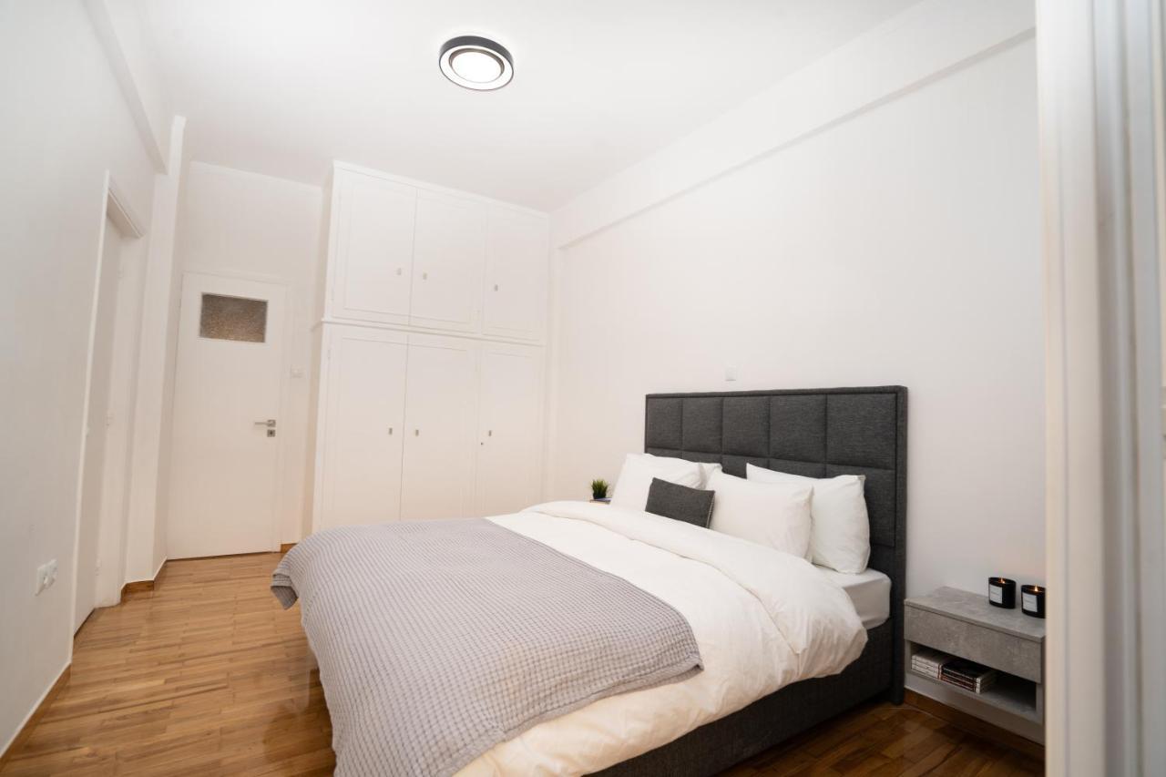 City Center Apt. On A Traffic Free Street Athena Bagian luar foto